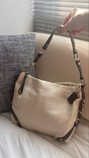 (Category: ) located in . Submitted by luvebags (Listing ID 1457052814, Image 1). Description: .