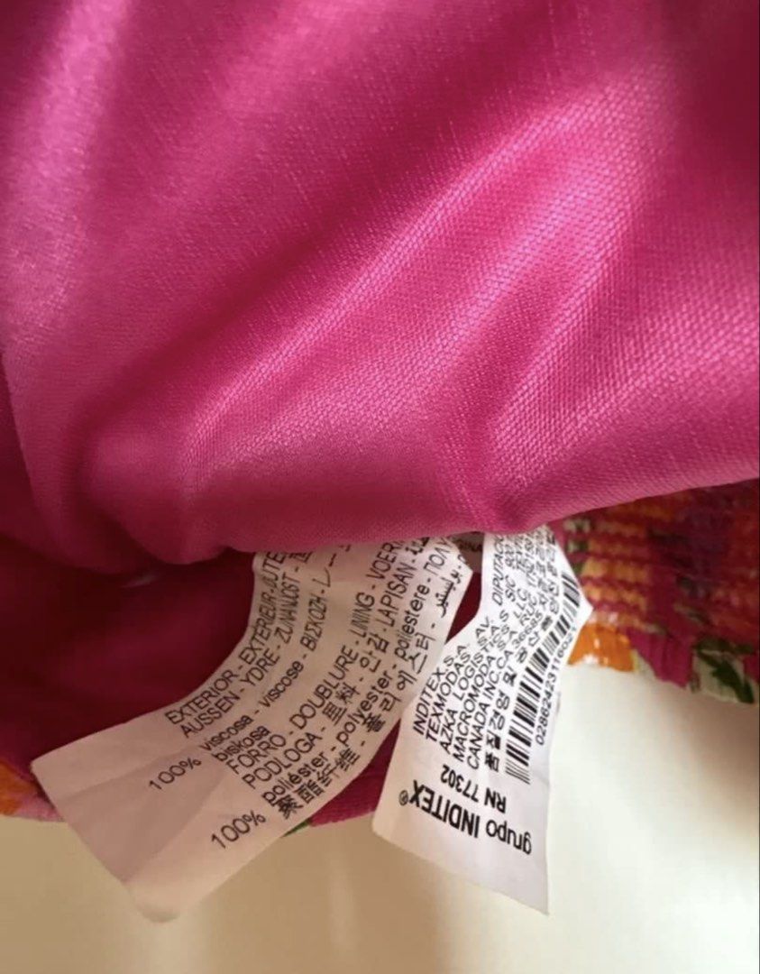 Authentic Zara bustier top (Category: Sleeveless) located in Lipa City. Submitted by riz022 (Listing ID 1456980631, Image 3). Description: Fits XS and Small frame Floral print Original Not using anymore, gained weight.