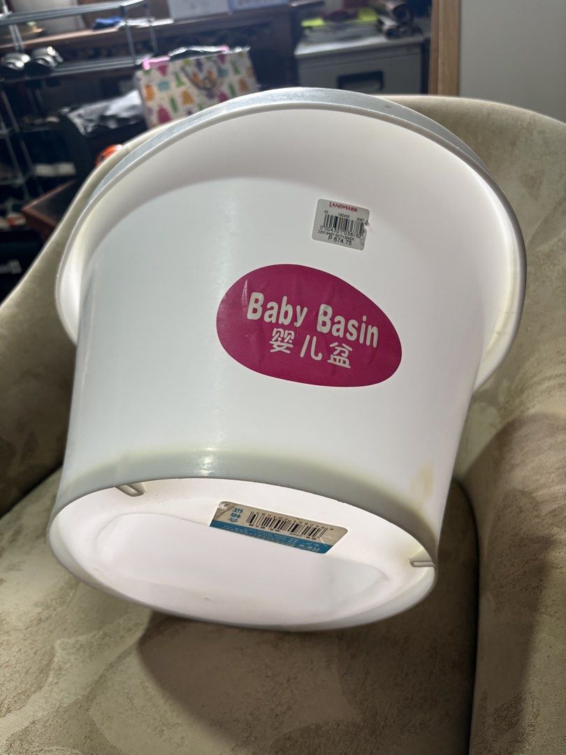 Baby Bathtub (Category: Bathtub & Bath Accessories) located in Penaranda. Submitted by mommygigi (Listing ID 1456980840, Image 2). Description: - Used twice - With built-in seat 📸 Condition: Items are sold as-is; read description and inspect photos closely or ask for extra details before buying 🚫 No swap or trade, no returns/refunds .
