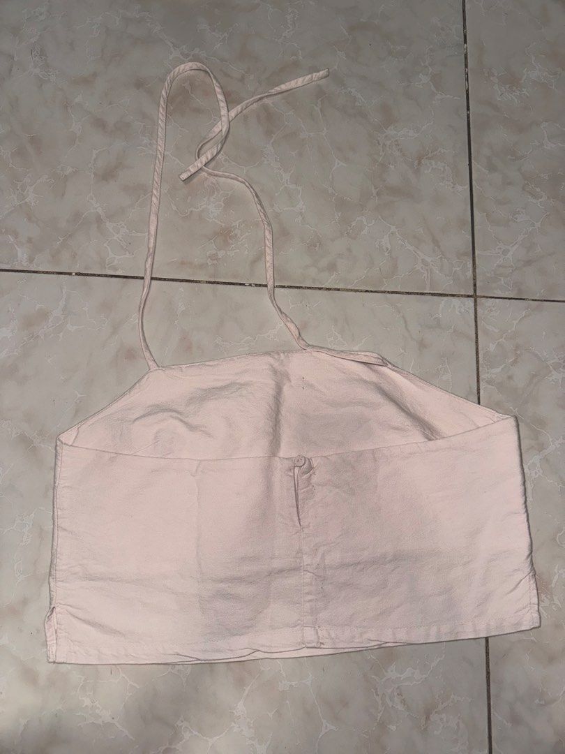 Baby Pink Halter Top (Category: Sleeveless) located in Paranaque City. Submitted by prelovedbye__ (Listing ID 1457084784, Image 2). Description: Fits XS-S! Cut the straps at the back to make it halter instead.