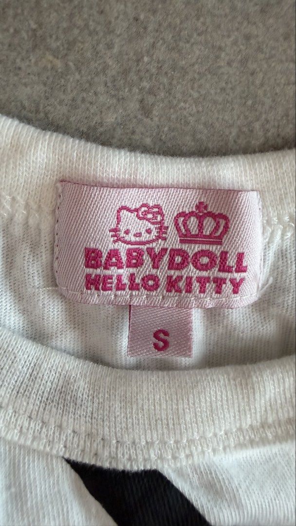 Babydoll hello kitty tee （分類：T-shirt）位於 Hong Kong。 由 luikaman 提交（商品編號 1457059833，圖片 3）。簡介： Size S。