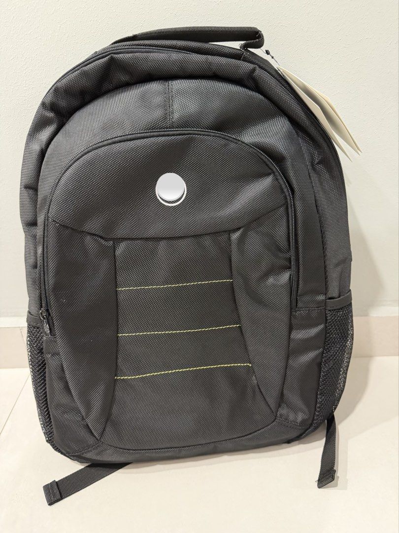 Back pack (Category: Backpacks) located in Singapore. Submitted by pbpbt (Listing ID 1457095441, Image 1). Description: Back pack can put laptop .