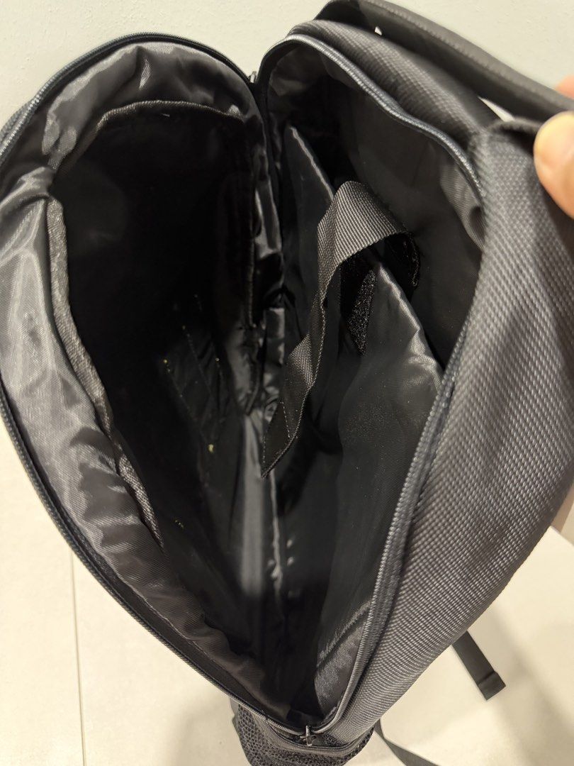 Back pack (Category: Backpacks) located in Singapore. Submitted by pbpbt (Listing ID 1457095441, Image 3). Description: Back pack can put laptop .