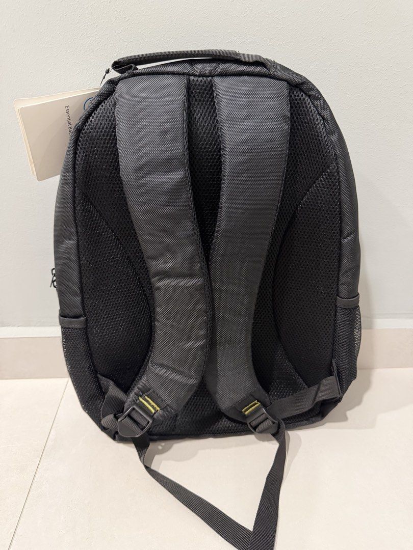 Back pack (Category: Backpacks) located in Singapore. Submitted by pbpbt (Listing ID 1457095441, Image 2). Description: Back pack can put laptop .