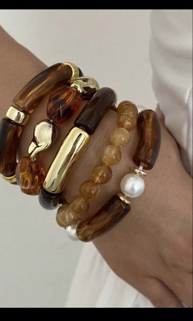 Bangles Bracelet (Category: Bracelets) located in Taguig. Submitted by lilithryft (Listing ID 1456961922, Image 1). Description: Bangles Bracelet Set ₱235 only • no issue • BNEW • 5pcs included 📍taguig city.