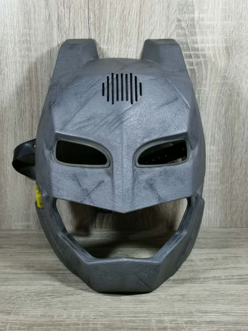 BATMAN & PREDATOR MASKS (Category: Figurines & Statues) located in Angeles City. Submitted by swodahs (Listing ID 1456972670, Image 1). Description: READ PROPERLY SURE BUYERS ONLY WAG NA MAG INQUIRE PAG DI SURE WYSWYG ELECTRONICS UNTESTED BKA DI NA GUMAGANA 1K EACH Negotiable for sure buyers RFS: Need funds Payment : GCash Shipping : LBC Location : Angeles.