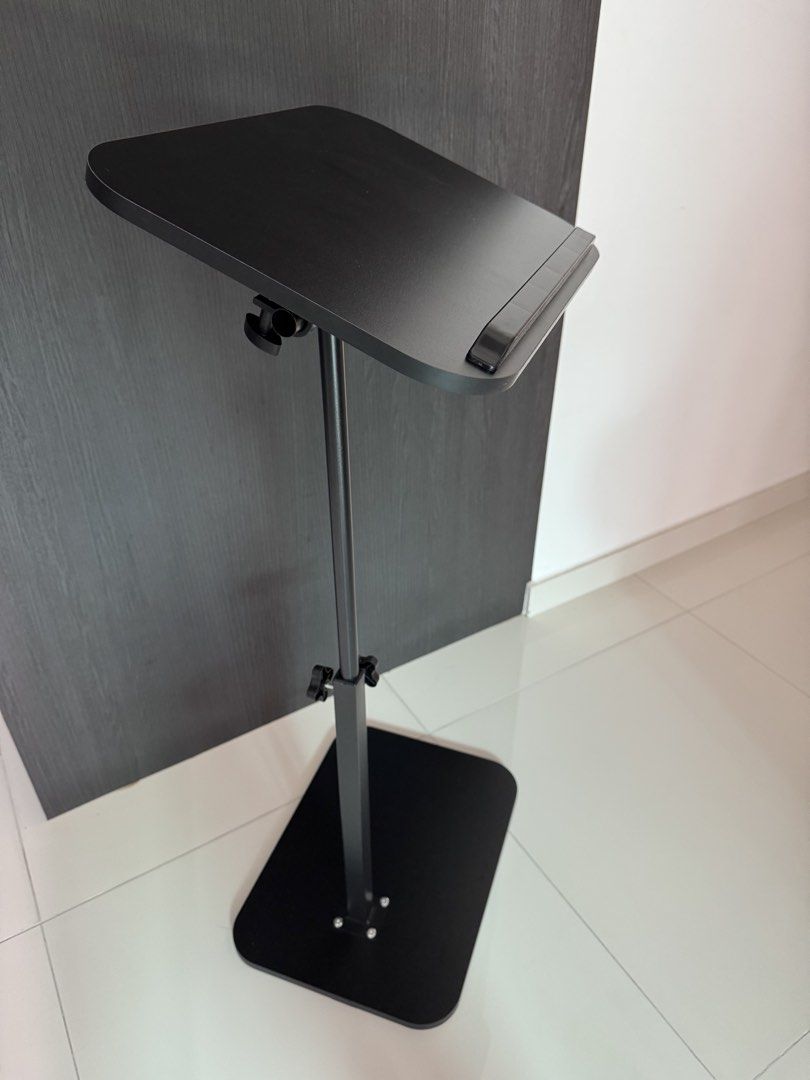 Bedside table (Category: Tables & Sets) located in Singapore. Submitted by tpanz (Listing ID 1456963174, Image 2). Description: .