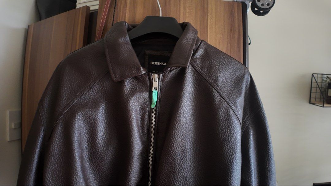 Bershka Brown Faux Leather Bomber Jacket (Category: Coats, Jackets and Outerwear) located in Caloocan City. Submitted by jollyrose_ (Listing ID 1456984492, Image 3). Description: - Bershka brown faux leather bomber jacket - Zip-up front closure - Two convenient side pockets - Versatile: pairs well with jeans or can be dressed up - Ideal for cooler weather SIZE LARGE .