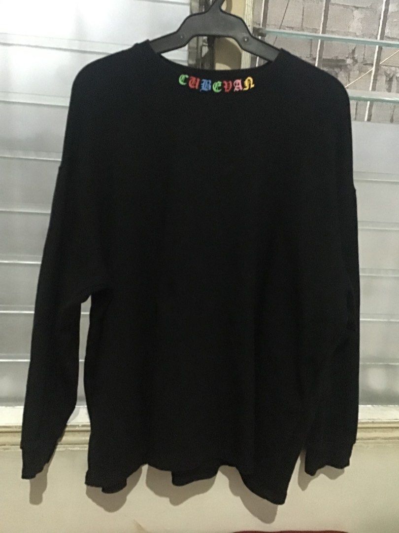 Black CUBEVAN Sweatshirt with Colorful Gothic Text (Category: Coats, Jackets and Outerwear) located in Manila. Submitted by sandobag (Listing ID 1457055063, Image 1). Description: -W 25 L 26.5 Issue nasa pic. - Black long-sleeved sweatshirt - Features 'CUBEVAN' in colorful gothic font across the collar - Made in China - Tag shows 'Divided' - Comfortable and stylish - Great for casual wear.