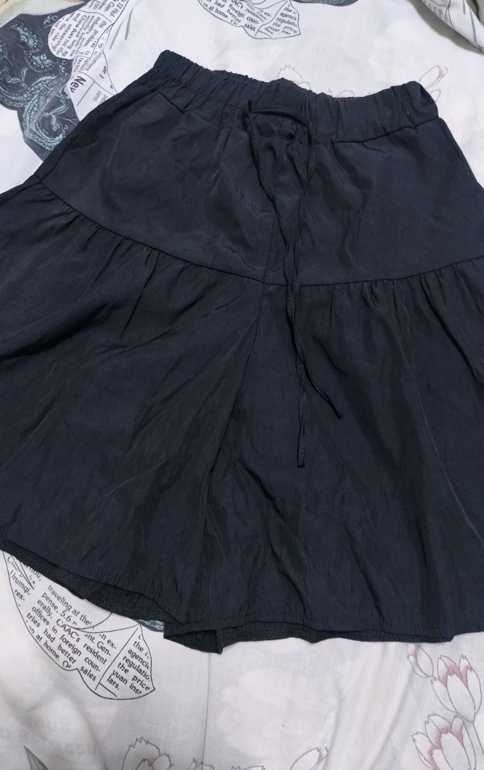 Black flowy short (Category: Shorts) located in Makati City. Submitted by declutterwithcath (Listing ID 1457069296, Image 1). Description: Polyester material .