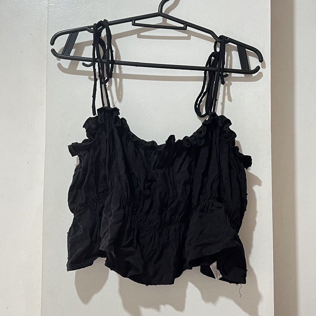 black knot shoulder ruffle hem cami top (Category: Sleeveless) located in Navotas City. Submitted by elslimft (Listing ID 1457032983, Image 1). Description: .