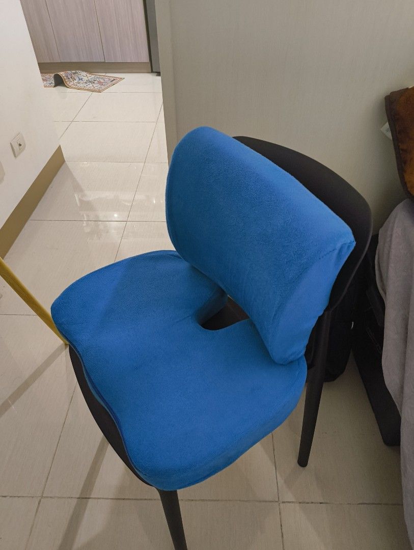 Blue Ergonomic Seat Cushion and Lumbar Support Set (Category: Chairs) located in Makati City. Submitted by macegray (Listing ID 1457034066, Image 2). Description: - Comfortable blue seat cushion and back support set. - U-shaped seat cushion designed for pressure relief. - Helps improve posture and sitting comfort. - Versatile use: office chairs, car seats, and more. - Features an easy-to-clean cover..