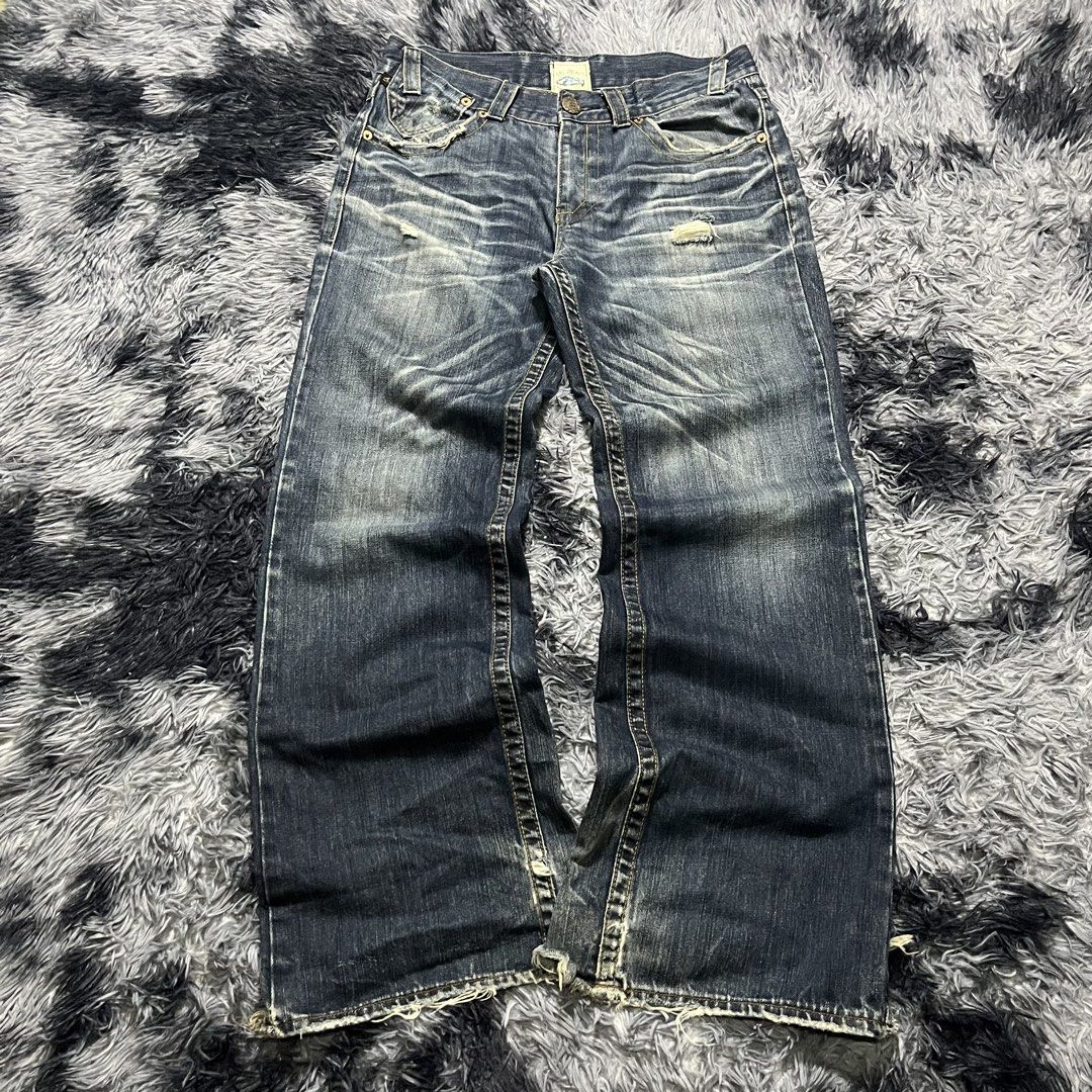 BOOT CUT (Category: Jeans) located in Cagayan de Oro. Submitted by vyncntvault_co2 (Listing ID 1456962413, Image 1). Description: DETAILS - WAIST: 34 LENGTH: 42 THIGH: 13 HEM: 11 CONDITION: VERY GOOD COLOR RATE: 9/10 COLOR: DARK BLUE WASHED FLAWS: HEEL DRAGS.