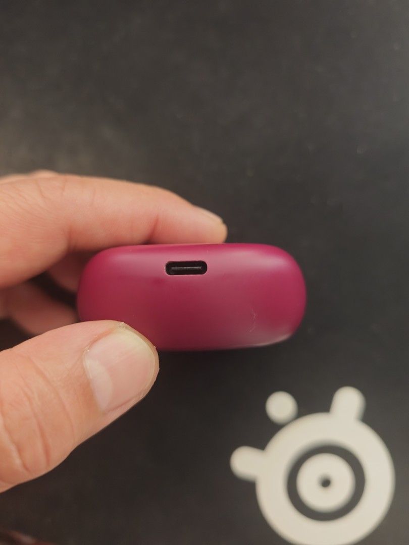 Bose QuietComfort Earbuds - Magenta (Category: Earphones) located in Manila. Submitted by paocus (Listing ID 1457090655, Image 1). Description: - Bose QuietComfort Earbuds - Color: Magenta - Includes charging case - USB-C charging port - Renowned Bose sound quality - Selling due to right buds faulty no power - left earbud works perfect self collect only or lalamove .