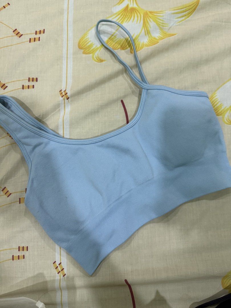 Botee sportsbra (Category: Activewear) located in Cebu City. Submitted by aisla_ (Listing ID 1457072642, Image 2). Description: used once (gisukod lang) rare style size medium on tag .