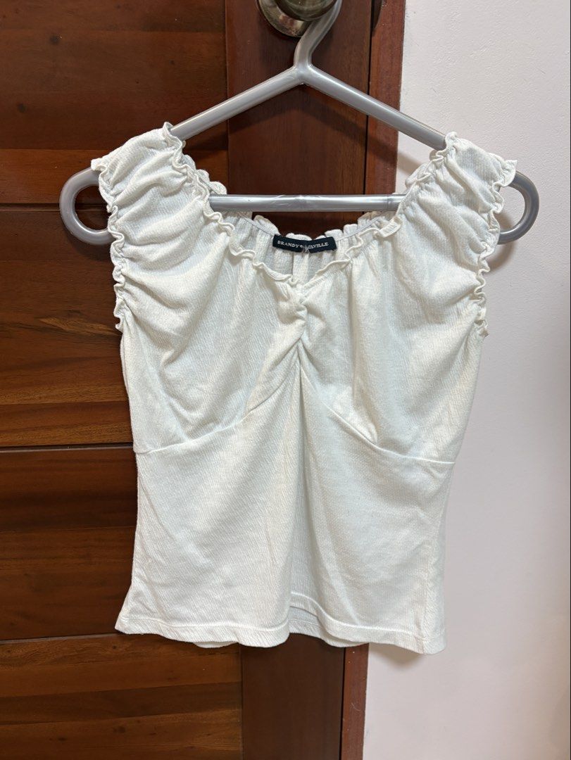 Brandy Melville Malena Top in White (Category: Sleeveless) located in Quezon City. Submitted by jjccly (Listing ID 1457126482, Image 3). Description: personal pre-loved please manage your expectations! bought in tokyo tag is slightly damaged mop gcash mod lalamove/j&t loc qc.