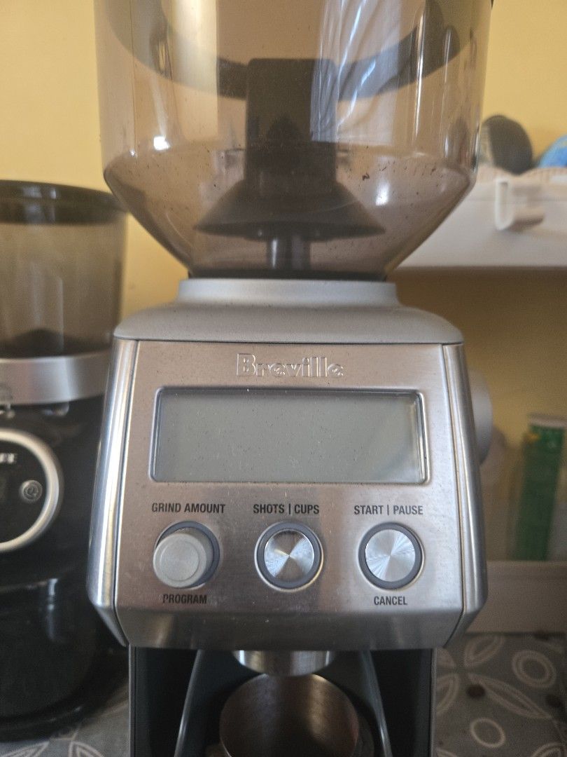 Breville Grinder PRo (Category: Coffee Machines & Makers) located in Manila. Submitted by tantannn19 (Listing ID 1457026629, Image 2). Description: decluttering of items.