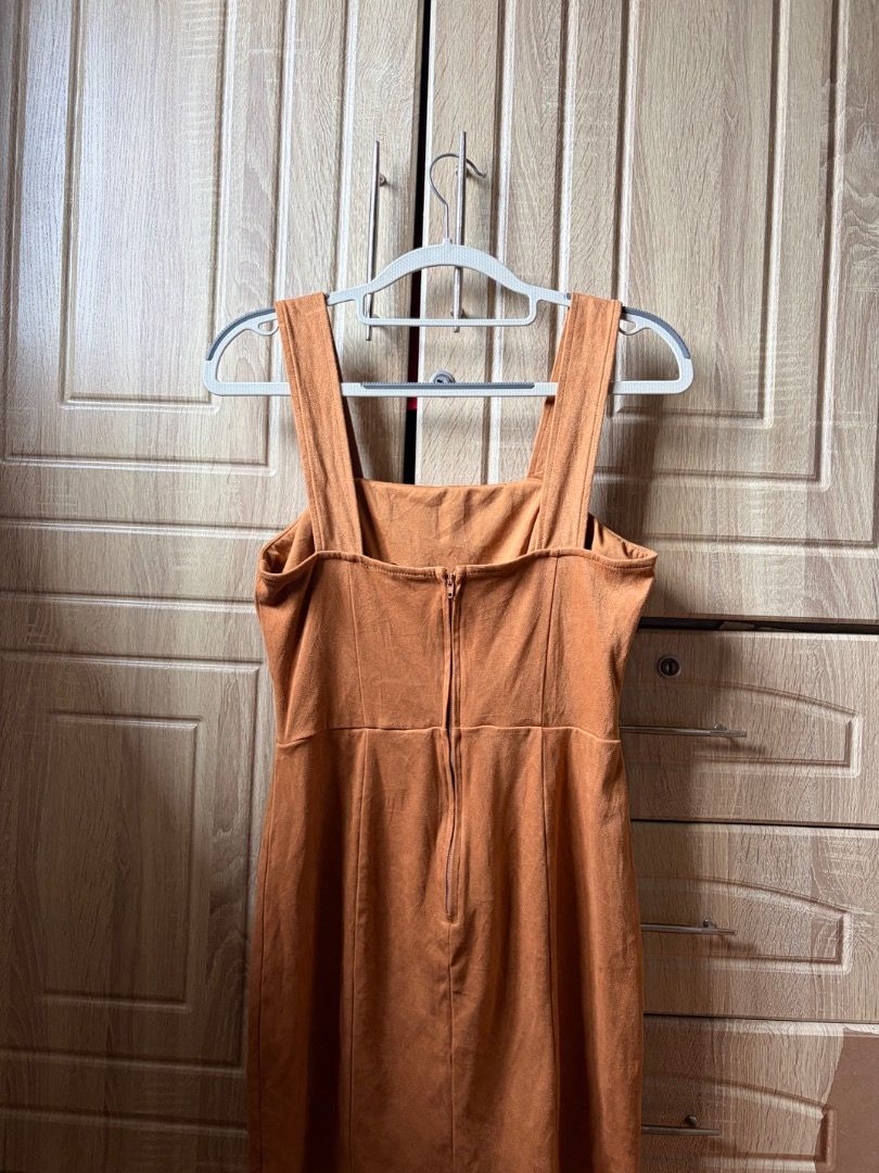 Brown Suede Square Neck Mini Dress (Category: Dresses) located in Tanza. Submitted by kmoarse (Listing ID 1457081359, Image 2). Description: - Adorable brown suede mini dress - Chic square neckline with thick straps - Convenient back zipper closure - Flattering fitted waist with a gentle flare - Versatile for night outs or casual wear - Used once.