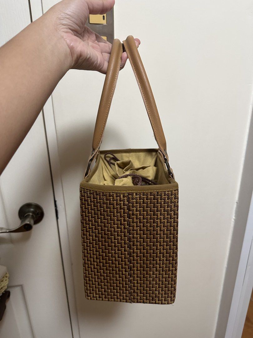Brown woven/rattan basket bag (Category: Beach Bags) located in Quezon City. Submitted by declutters.bianca (Listing ID 1457129519, Image 3). Description: Brown woven/rattan basket bag Bought from Thailand (850 pesos) rfs: decluttering 📍qc/makati/bgc.