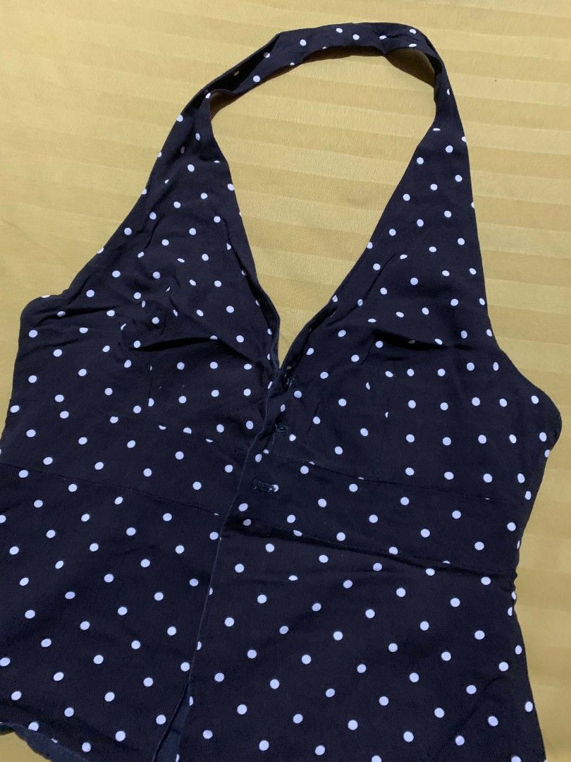 BSCO Black Polka Dot Halter Top (Category: Sleeveless) located in Manila. Submitted by _wtfrn (Listing ID 1457087536, Image 2). Description: Selling my preloved but well loved clothes🎀 📌Brand: BSCO 📌Size: XS 📌Once used (no flaws) 📌Color may vary due to lightning 📍Quezon City 🛵Lalamove & Meet up nearby 💌: message me if your interested and will give you discounts🤗 .