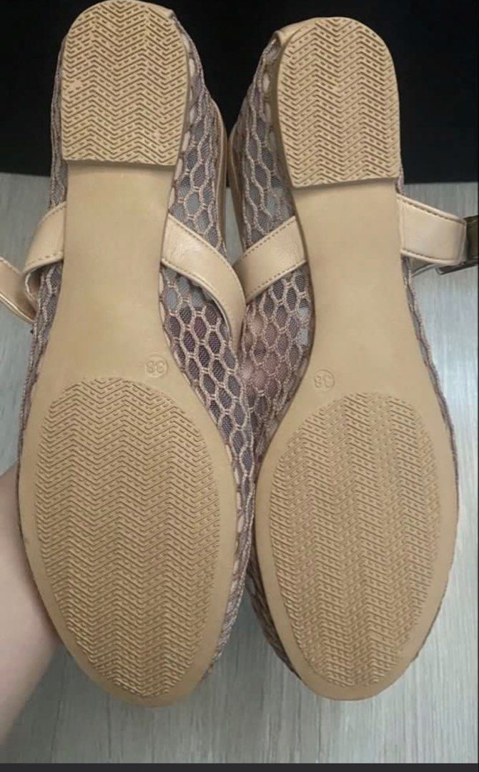 Bundle: Havs/Adidas/Sava Women sandals (Category: Flats & Sandals) located in Taguig. Submitted by madz004 (Listing ID 1457033521, Image 3). Description: - SAVA Margot flat shoes - Vegan leather - Nude color - Size 38 (24.5cm) - Mesh design - Strap and buckle closure - Includes dust bag - Textured soles Never worn but with light creases lang because napress sa luggage Bought in Indonesia Havaianas Aqua Metallic Sandals Size 37-38 Used few times o