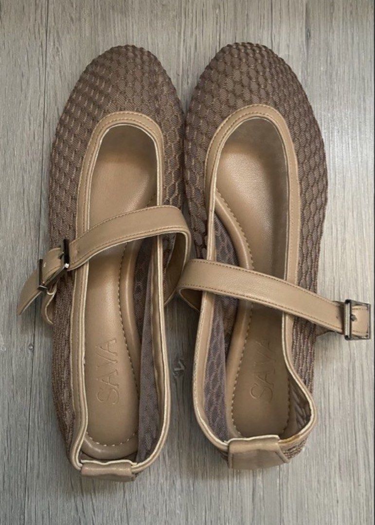 Bundle: Havs/Adidas/Sava Women sandals (Category: Flats & Sandals) located in Taguig. Submitted by madz004 (Listing ID 1457033521, Image 1). Description: - SAVA Margot flat shoes - Vegan leather - Nude color - Size 38 (24.5cm) - Mesh design - Strap and buckle closure - Includes dust bag - Textured soles Never worn but with light creases lang because napress sa luggage Bought in Indonesia Havaianas Aqua Metallic Sandals Size 37-38 Used few times o