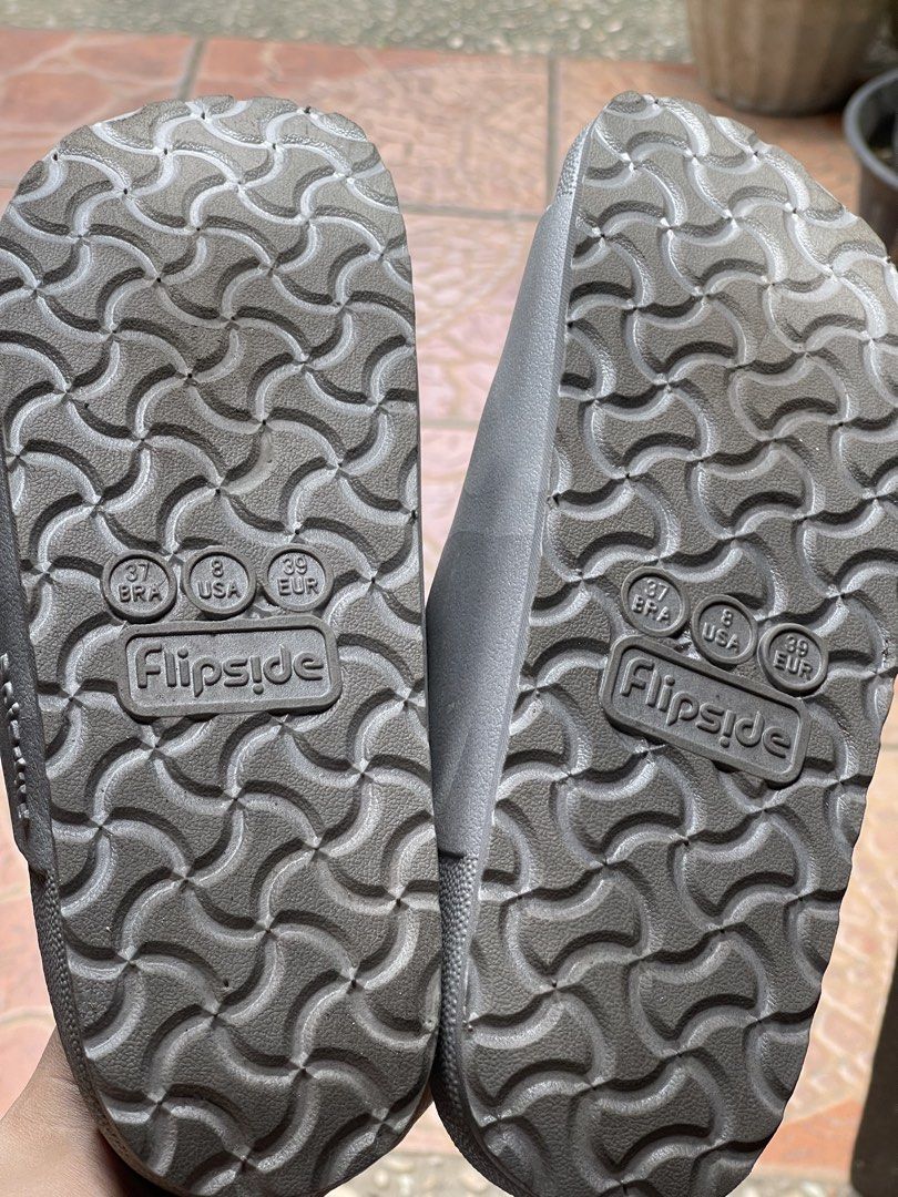 bundle of 2 flipside slides size US8 UNisEX (Category: Flats & Sandals) located in Taytay. Submitted by rizver2026 (Listing ID 1456983989, Image 3). Description: bundle of 2 flipside slides UNISEX 1 brand new 1 used 1x rfs too many shoes already decluttering only super comfy when worn.
