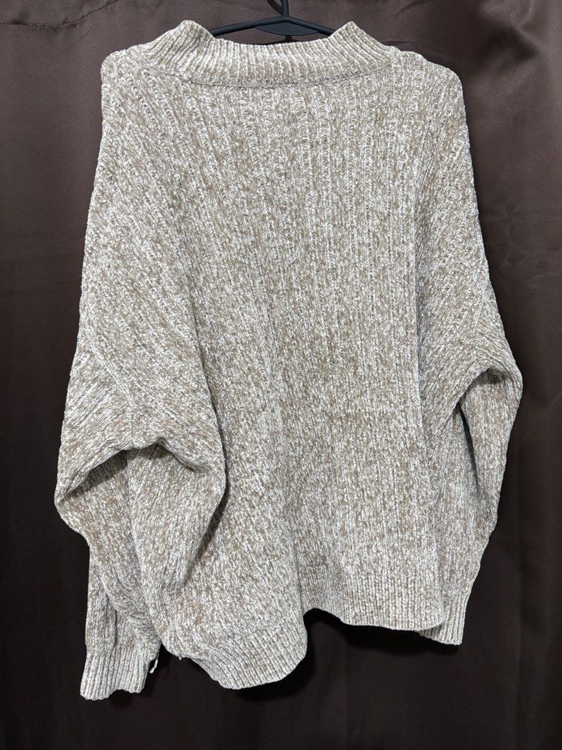 Cable Knit Mock Neck Sweater (Category: Coats, Jackets and Outerwear) located in Manila. Submitted by mika_declutter (Listing ID 1457122261, Image 2). Description: - Mock neck design - Relaxed fit, ideal for layering - Freesize .