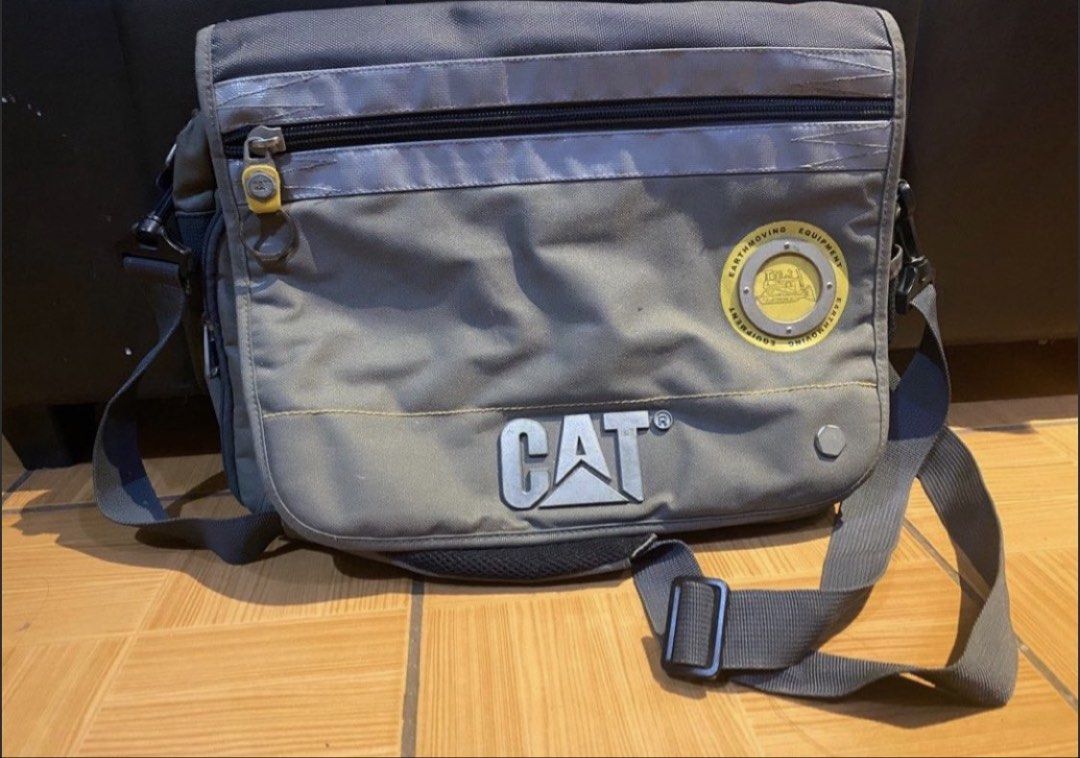 CAT Earthmoving Equipment original laptop bag (Category: Sling Bags) located in Manila. Submitted by itzyshin (Listing ID 1457074285, Image 1). Description: Original Pang tools/laptop/work No flaws Matibay!! Message me .