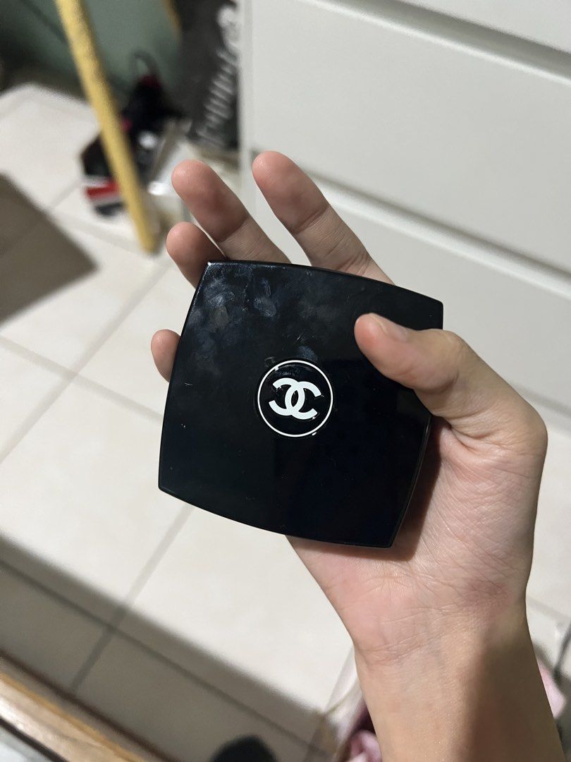 CHANEL BLUSH IN QUINTESSENCE (Category: Makeup) located in Balanga. Submitted by cantreplyherehahahaha (Listing ID 1457074159, Image 2). Description: bnew authentic no box shade 440.