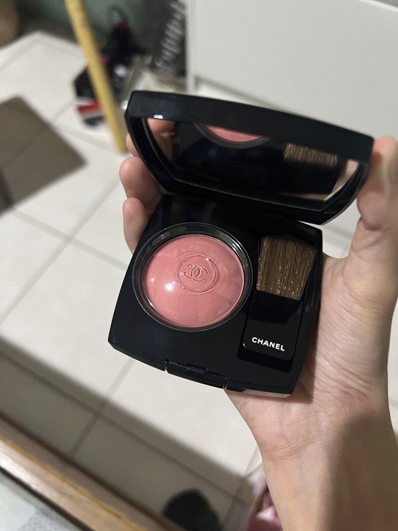 CHANEL BLUSH IN QUINTESSENCE (Category: Makeup) located in Balanga. Submitted by cantreplyherehahahaha (Listing ID 1457074159, Image 1). Description: bnew authentic no box shade 440.
