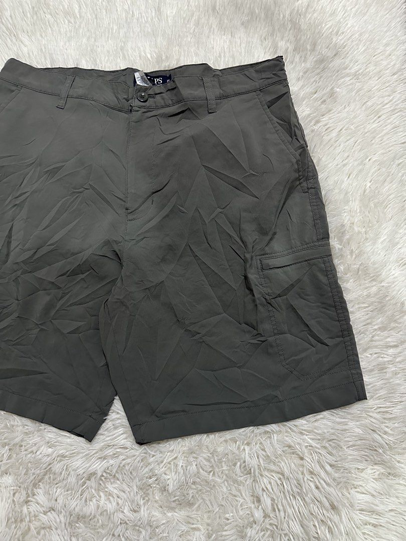 Chaps Golf Performance Cargo shorts - size 34 (Category: Shorts) located in Iba. Submitted by thriftcoyan (Listing ID 1456954706, Image 2). Description: Chaps Golf Performance Cargo shorts Size 34 on tag Length 20 Excellent to like new condition .
