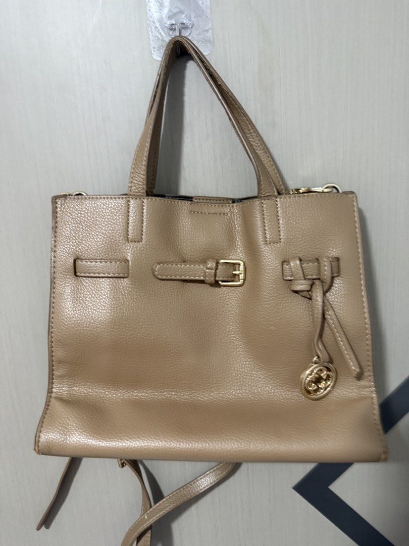 CLN handbag (Category: Cross-body Bags) located in Malabon City. Submitted by rbyan (Listing ID 1457115132, Image 1). Description: With signs of usage, leather peeling at the handles Bought for 3k Price still negotiable Rfs: need more storage space.