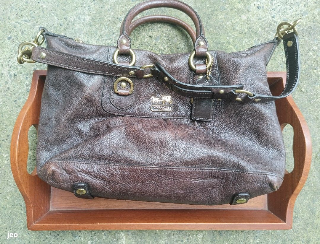 Coach Madison Sabrina Leather Satchel (Category: Luxury Bags & Wallets) located in Pavia. Submitted by deusk (Listing ID 1457088239, Image 1). Description: - Genuine brown leather Coach satchel - Features top handles and a detachable shoulder strap - Accented with classic brass hardware - Shows some signs of wear on leather edges and corners, consistent with pre-loved condition - A timeless and durable bag with plenty of use remaining.