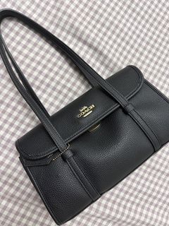 (Category: ) located in . Submitted by mira.closet (Listing ID 1456979673, Image 1). Description: .
