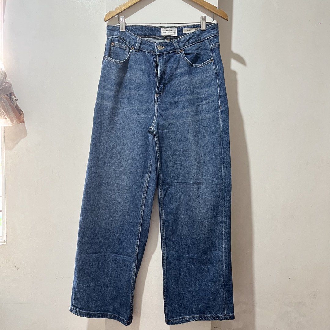 cotton on blue jeans (Category: Jeans) located in Navotas City. Submitted by elslimft (Listing ID 1456984011, Image 1). Description: size 32 on medida ov3rr u n issue on last pic never used, sinukat lang.
