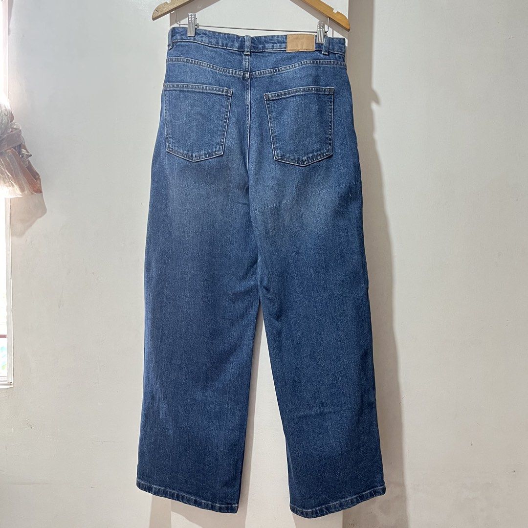 cotton on blue jeans (Category: Jeans) located in Navotas City. Submitted by elslimft (Listing ID 1456984011, Image 2). Description: size 32 on medida ov3rr u n issue on last pic never used, sinukat lang.