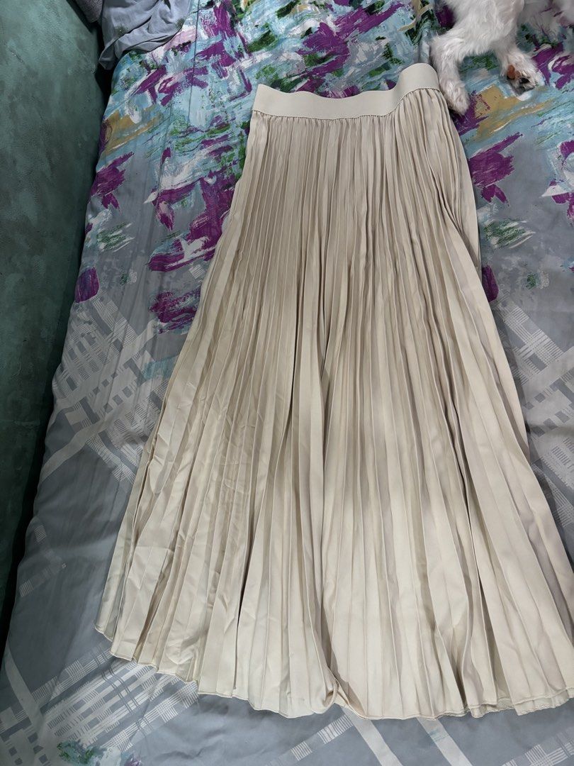 Cream Pleated Midi Skirt (Category: Skirts) located in Marikina City. Submitted by minsh113 (Listing ID 1457022561, Image 1). Description: - Cream colored pleated midi skirt - Comfortable elastic waistband - Flowy and lightweight material - Perfect for dressing up or down - Easy to pair with any top - Suitable for casual and formal events.