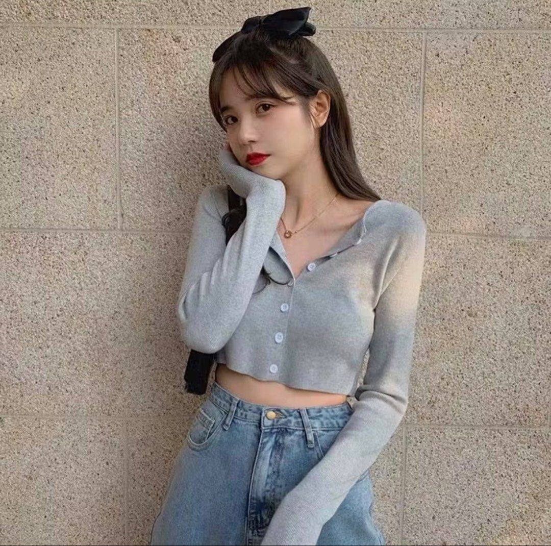 Cropped Button-Up Cardigan Top (Category: Longsleeves) located in Manila. Submitted by picks_bymagz (Listing ID 1456989604, Image 3). Description: - Long-sleeved cropped cardigan - Available colors: Black, White, Grey Take all: 500 1 each:200 Never been worn .