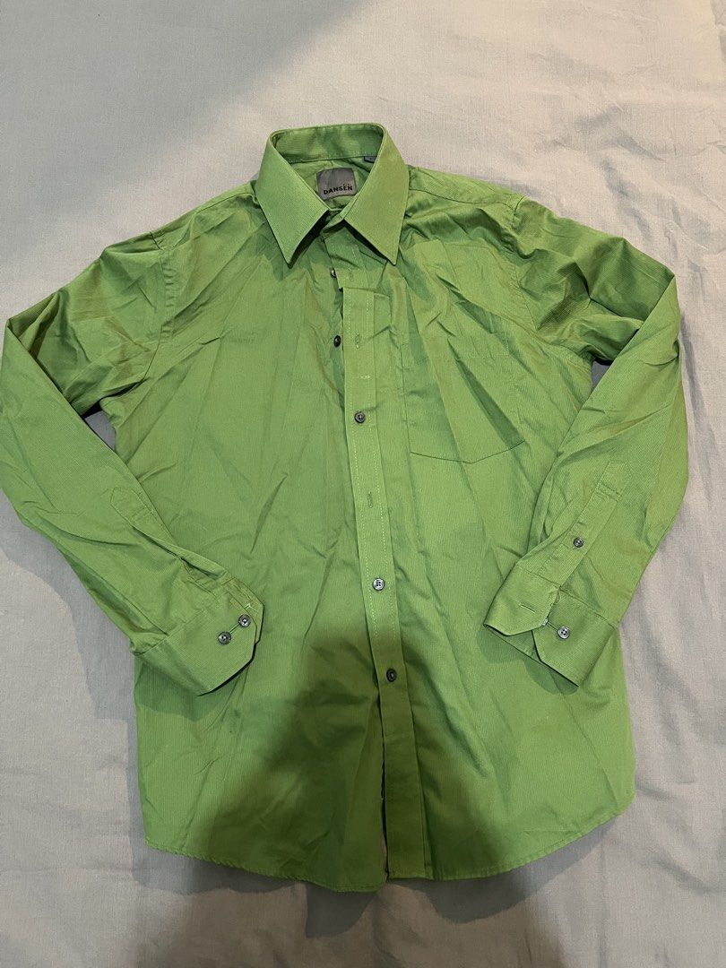 DANSEN Men's Long Sleeve Button Up Shirt Green (Category: Formal Shirts) located in Las Pinas. Submitted by karlfcon (Listing ID 1457119033, Image 2). Description: - Brand: DANSEN - Color: Green - Style: Long sleeve button-up shirt - Features: Classic collar, button front, chest pocket - Fit: Standard fit - Occasion: Smart casual, work wear - Condition: Please check photos for details.