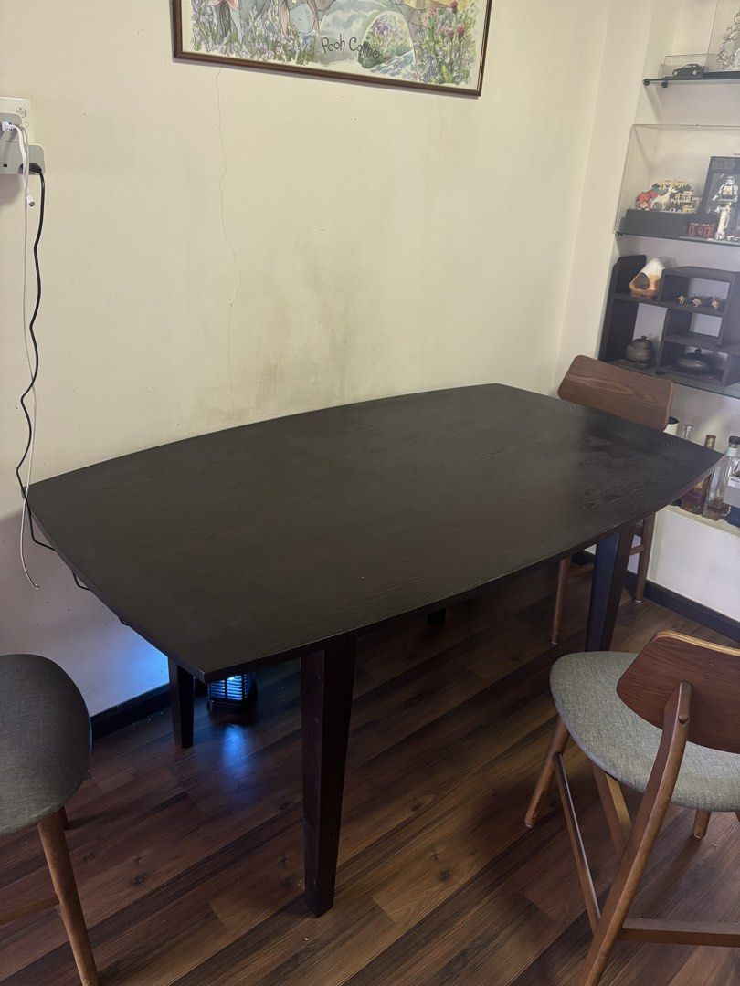 Dining Table (Category: Tables & Sets) located in Singapore. Submitted by colorm3pink (Listing ID 1456973188, Image 1). Description: Dining table self collection at bukit batok .