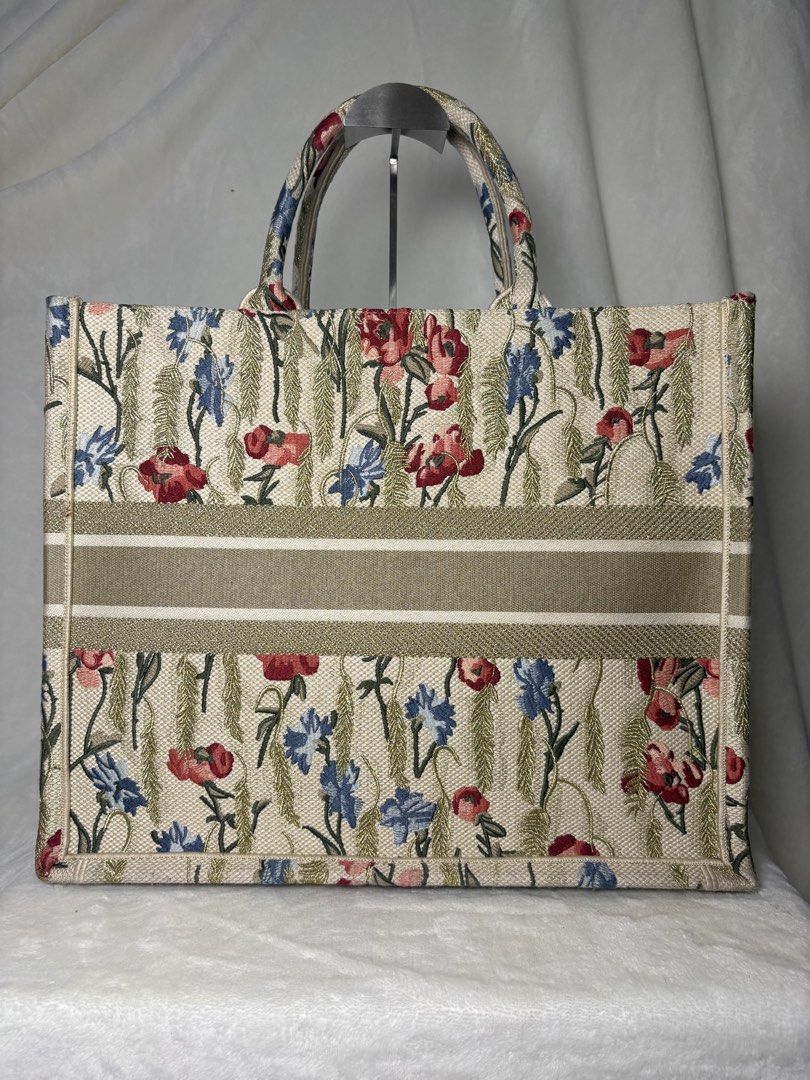 Dior Tote Bag (Category: Luxury Bags & Wallets) located in Santa Rosa. Submitted by alinauy (Listing ID 1457124277, Image 2). Description: Dior Tote Bag PAYMENT * Full payment only. * No Cash on Delivery, Cash on Pickup available via LBC only. SALES * No returns, exchanges or refunds. SHIPPING * No meet-ups * Same day delivery available via Lalamove, via Grab. * Manila/provincial: delivery via LBC every sat/sun * Processing: 1–3 business days. DI