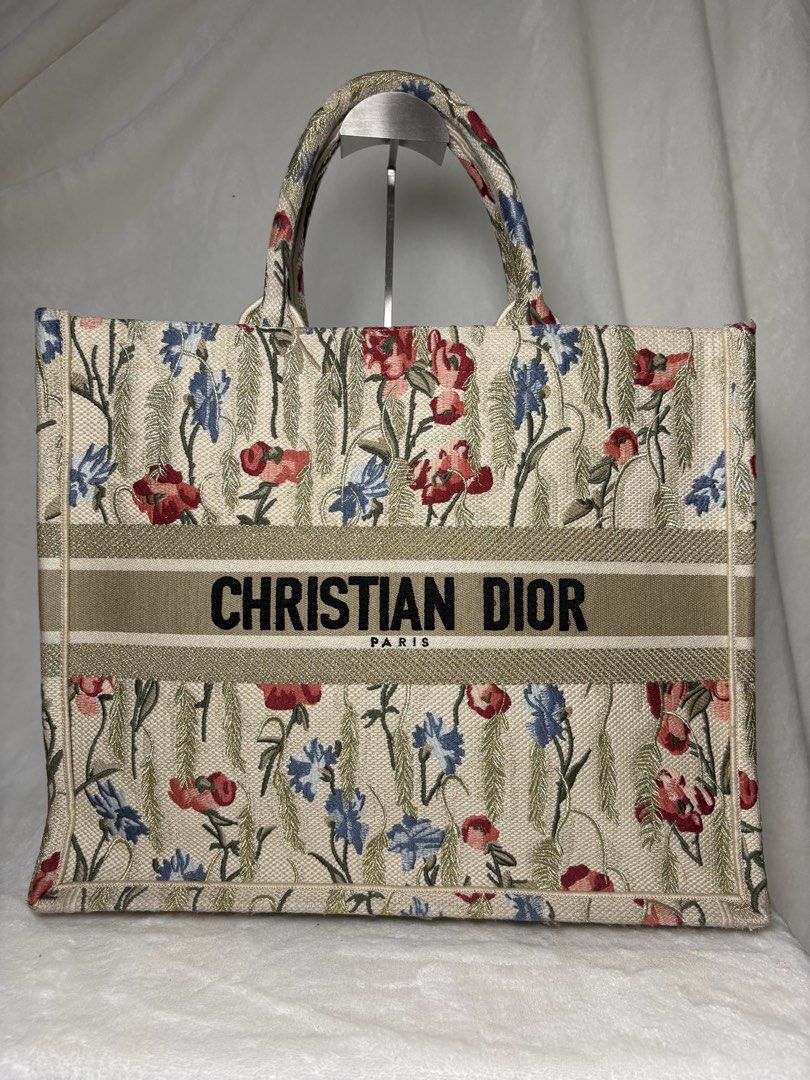 Dior Tote Bag (Category: Luxury Bags & Wallets) located in Santa Rosa. Submitted by alinauy (Listing ID 1457124277, Image 1). Description: Dior Tote Bag PAYMENT * Full payment only. * No Cash on Delivery, Cash on Pickup available via LBC only. SALES * No returns, exchanges or refunds. SHIPPING * No meet-ups * Same day delivery available via Lalamove, via Grab. * Manila/provincial: delivery via LBC every sat/sun * Processing: 1–3 business days. DI