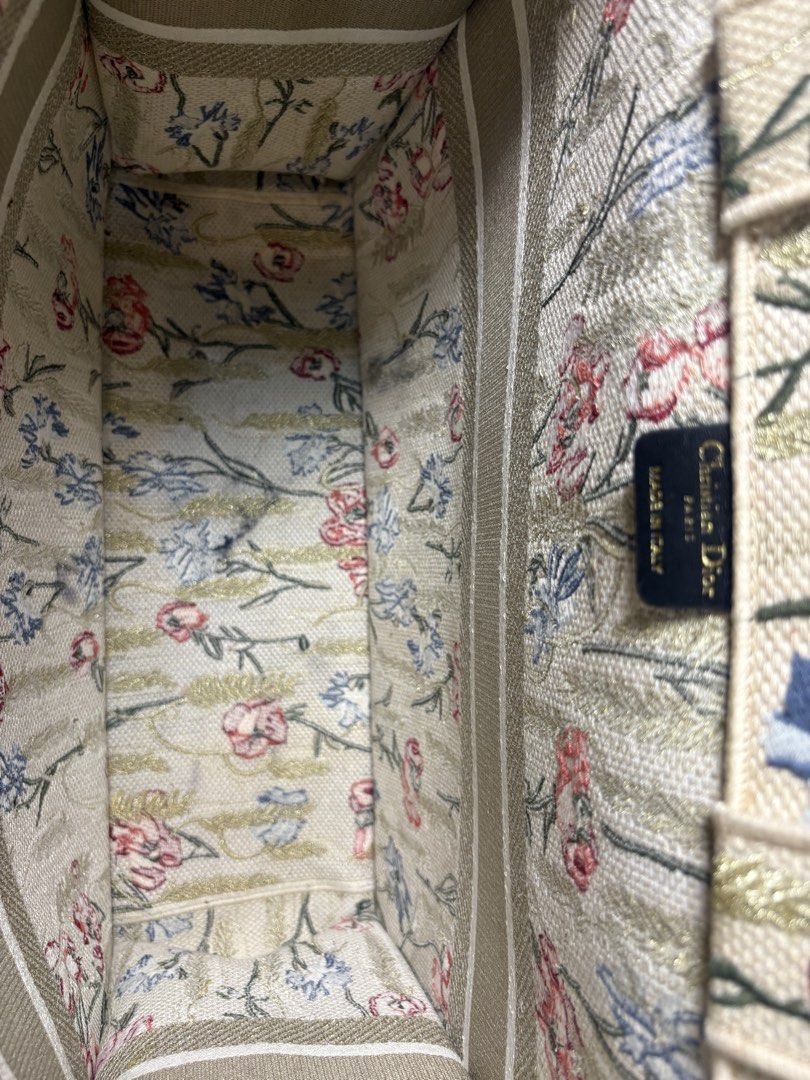 Dior Tote Bag (Category: Luxury Bags & Wallets) located in Santa Rosa. Submitted by alinauy (Listing ID 1457124277, Image 3). Description: Dior Tote Bag PAYMENT * Full payment only. * No Cash on Delivery, Cash on Pickup available via LBC only. SALES * No returns, exchanges or refunds. SHIPPING * No meet-ups * Same day delivery available via Lalamove, via Grab. * Manila/provincial: delivery via LBC every sat/sun * Processing: 1–3 business days. DI
