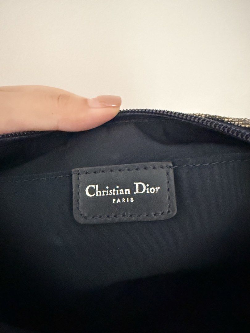 Dior trotter shoulder bag (Category: Luxury Bags & Wallets) located in Amadeo. Submitted by davenlord588444 (Listing ID 1457027518, Image 3). Description: 9/10 Guaranteed authentic 100% money back Loc: Dasmariñas/Tagaytay/Silang ₱17,000 rush.