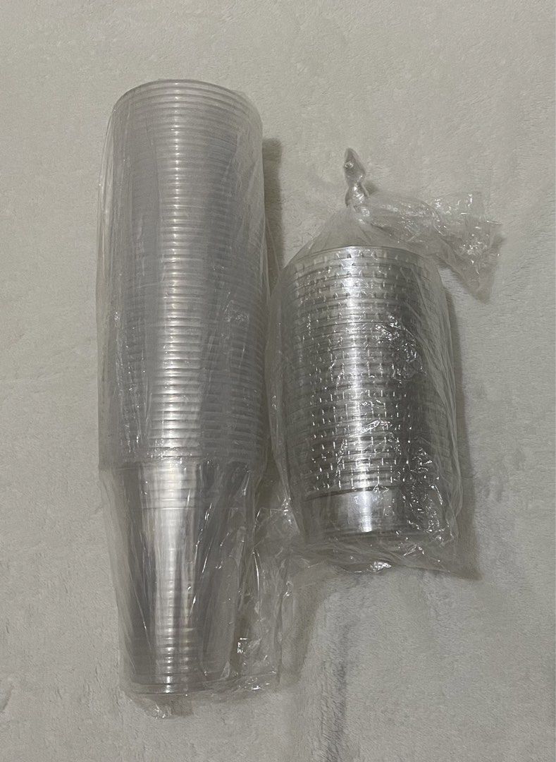 Disposable Plastic Cups with Lids 48 pcs (Category: Coffee & Tea Tableware) located in Guiguinto. Submitted by beatan13 (Listing ID 1456996543, Image 1). Description: - Bundle of clear plastic disposable cups - Great for parties, events, and take-out - Includes one large stack and one smaller stack - Lids available (as shown in second image) - Perfect for cold beverages.