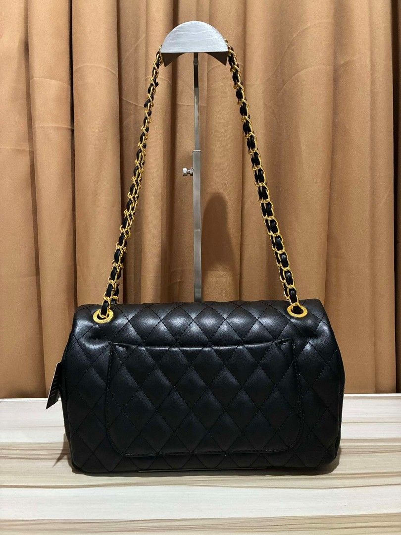 DOUBLE FLAP LAMBSKIN 25CM (Category: Luxury Bags & Wallets) located in Las Pinas. Submitted by ajen7 (Listing ID 1455853910, Image 2). Description: .