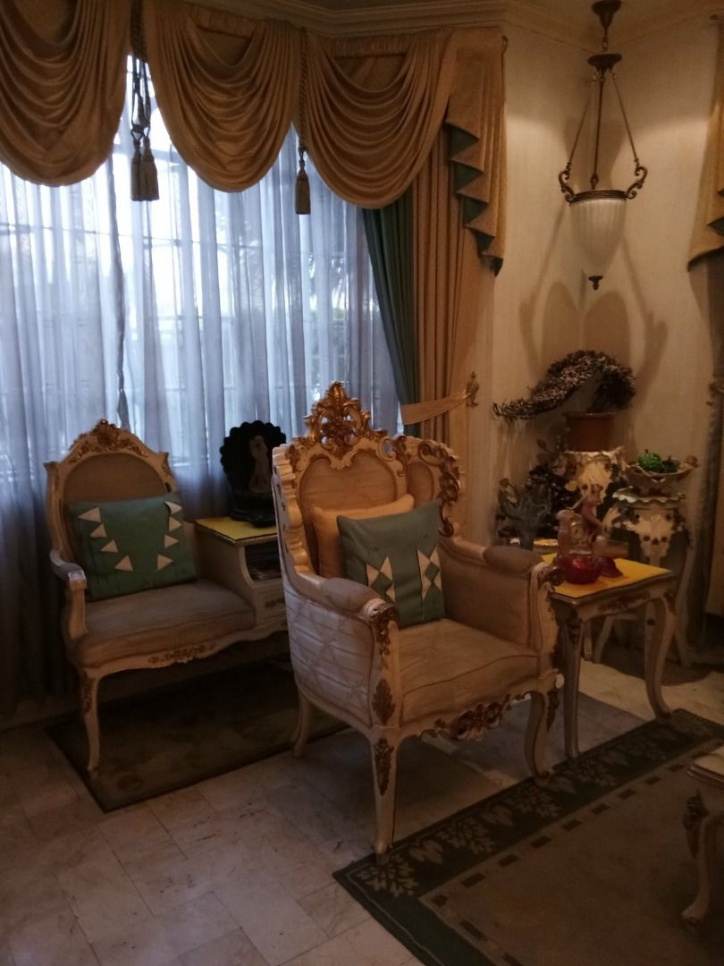 Elegant Complete Sala Set for Sale (Category: Sofas) located in Meycauayan. Submitted by deankitch (Listing ID 1456954983, Image 2). Description: Selling a complete classic-style sala set in good condition. Features an elegant cream and gold finish with detailed wood accents, perfect for a spacious living room or receiving area. Set Includes: • 1 Main Sala Chair / Sofa • 2 Side Chairs • 2 Side Tables • 1 Center Table • 1 Telephone Table Location: