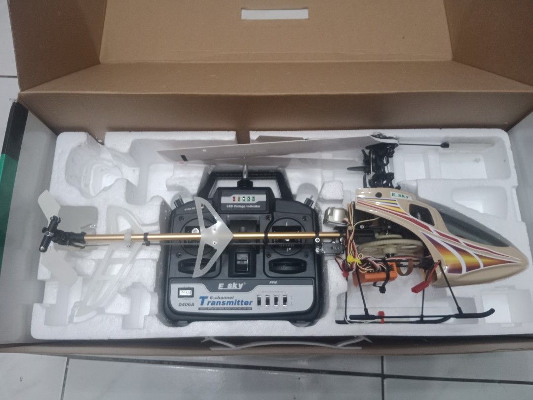 rc helicopter esky honeybee king (Category: Remote Control Toys) located in Caloocan City. Submitted by kam0teb0y (Listing ID 1457073885, Image 1). Description: esky honey bee king 6 channel rc heli without battery and charger (as is).
