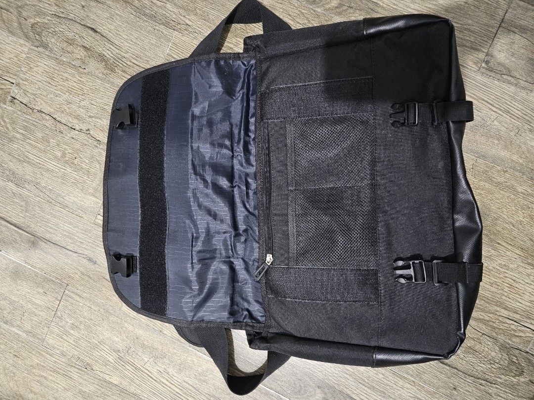 Everlast Tactical / Utility Messenger Bag (Category: Laptop Bags & Sleeves) located in Pasay City. Submitted by pass.it.on.ph (Listing ID 1457130477, Image 2). Description: Brand: Everlast ("Greatness Is Within") ​Style: Crossbody Messenger Bag / Laptop Shoulder Bag ​Color: All Black (Durable Polyester Canvas with synthetic/faux-leather trim) ​Tag Details: Made in China for the Korean market (Manufactured January 2019) ​Features: ​Dual buckle fla